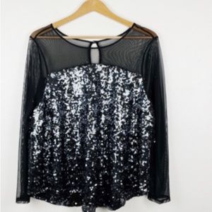 Size 0 plus Torrid glitter holiday shirt. Only worn once.